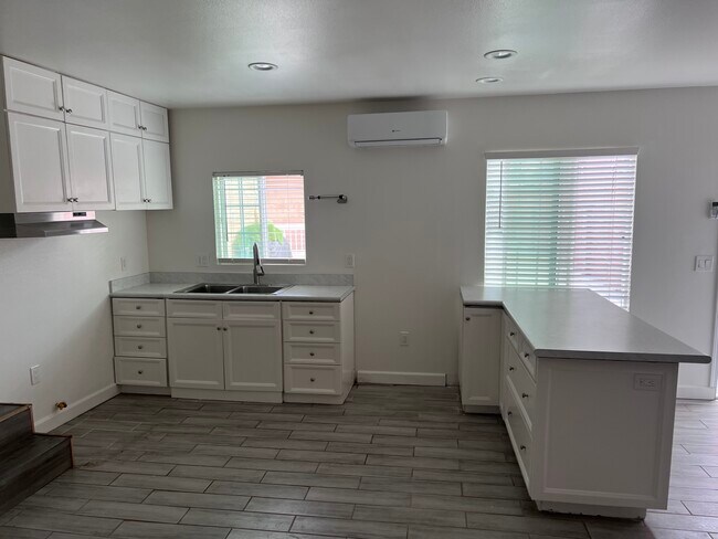 Building Photo - 1280 W 35th Pl