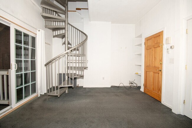 Building Photo - 703 E Broadway