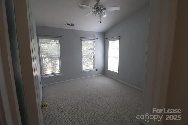 Building Photo - 10979 Princeton Village Dr