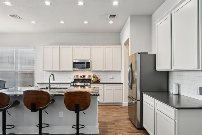 Building Photo - 11212 Charger Wy