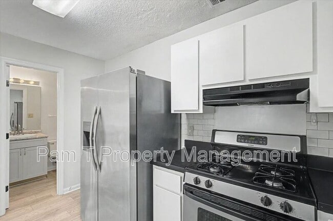Building Photo - 128 Fox Chase Rd