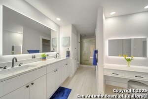 Building Photo - 605 Squires Row