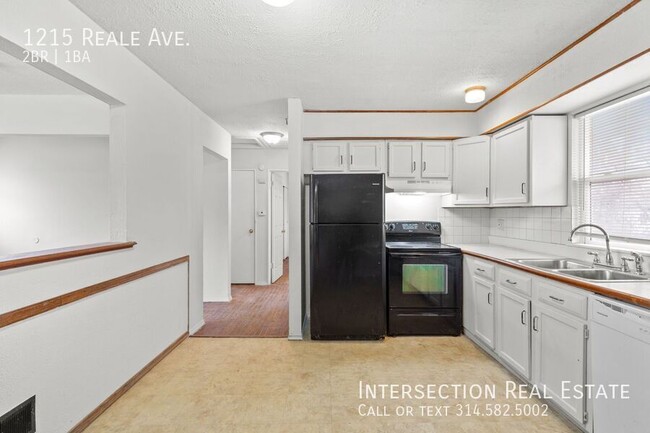 Building Photo - 1215 Reale Ave
