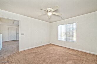 Building Photo - 8070 W Russell Rd