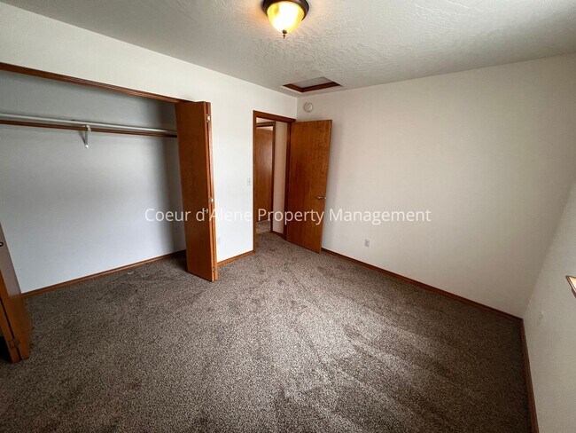 Building Photo - 1135/1137/1139 W Sumac