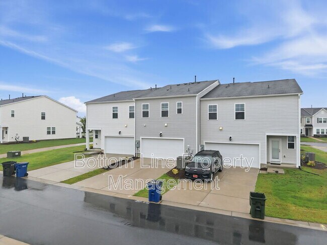 Building Photo - 2312 Kasota Ln