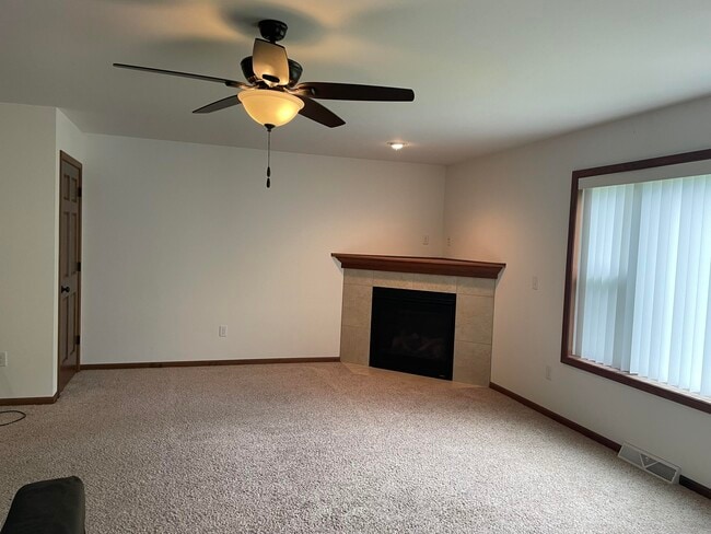 Building Photo - 2439 Parkfield Dr
