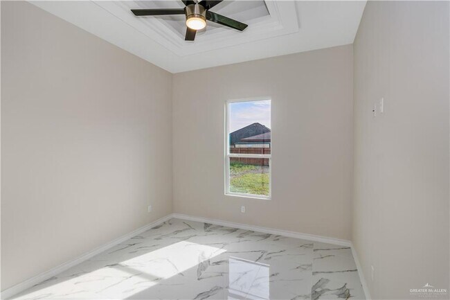 Building Photo - 20 E Sabinal Ave