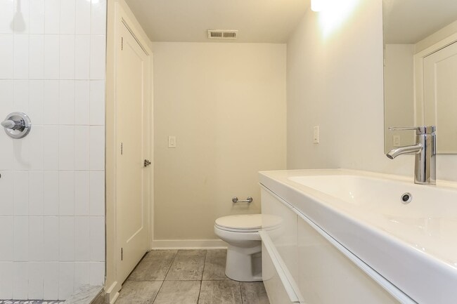 Building Photo - 2106 N Percy St