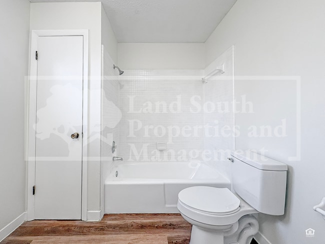 Building Photo - 420 Allamanda Dr