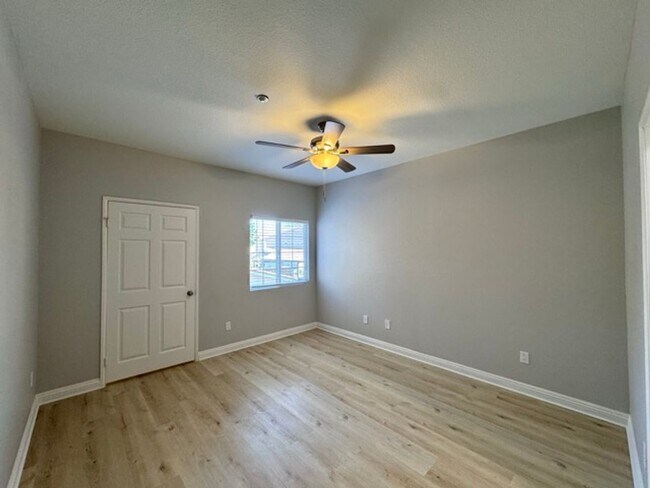 Building Photo - 41410 Juniper St