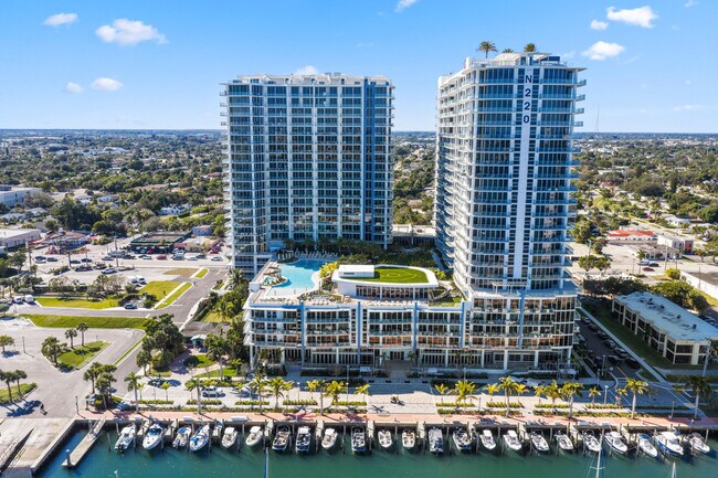 Building Photo - 220 Lake Shore Dr