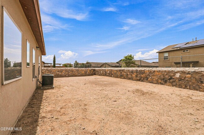 Building Photo - 7008 Faxon Dr