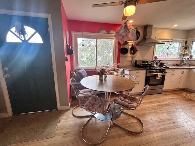 Building Photo - $0 DEPOSIT OPTION. Quaint 2 Bed, 1 Bath Ra...
