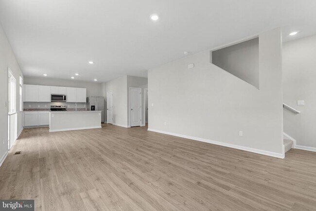 Building Photo - 3210 White Tail Dr