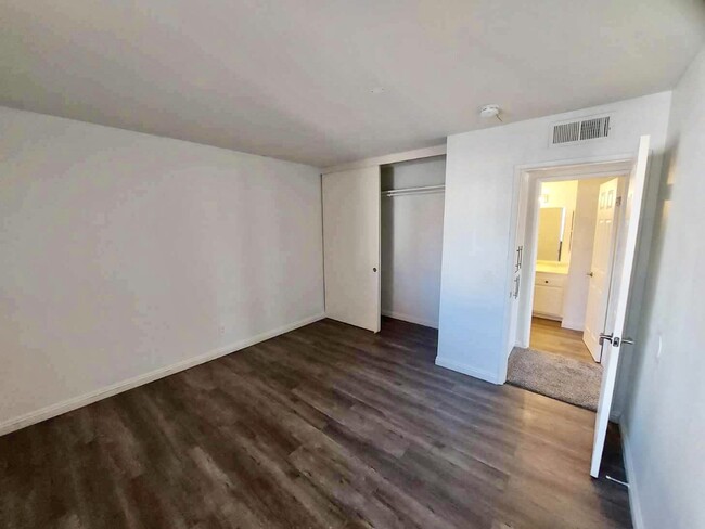 Building Photo - Recently Renovated 3-Bed, 2-Bath Condo