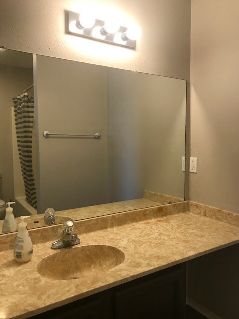 Building Photo - 1624 Aquarena Springs Dr