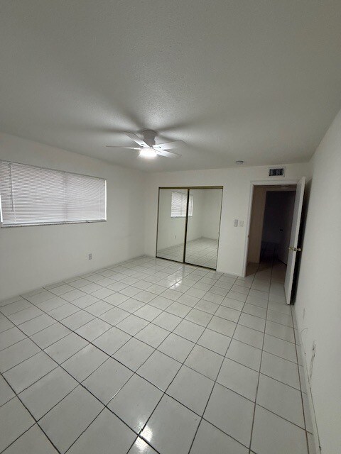 Building Photo - 1020 N 18th Ct