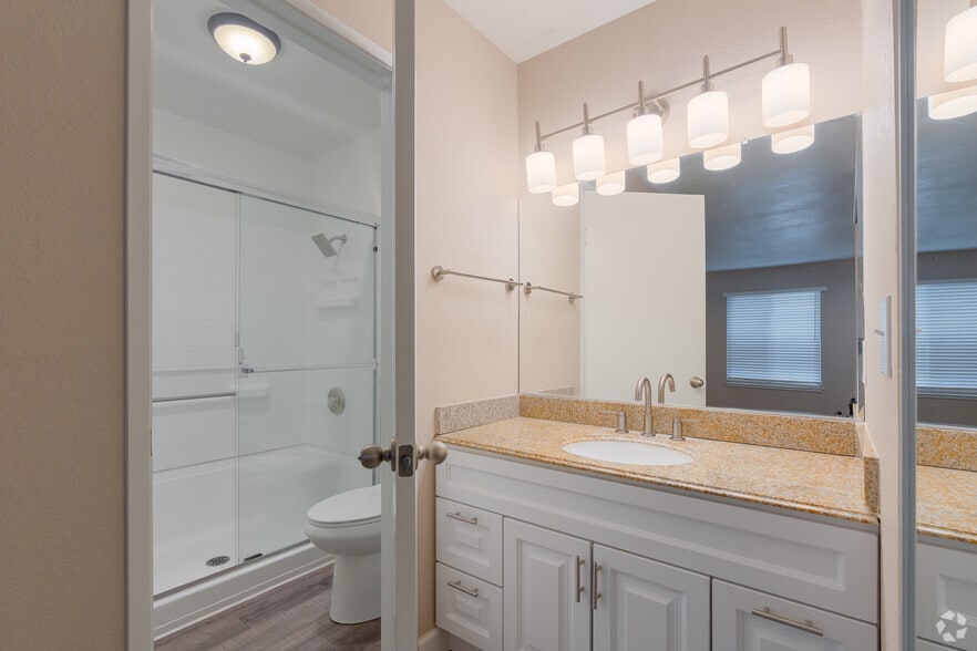 2BR, 2BA - 950SF - Primary Bathroom - El Camino Place