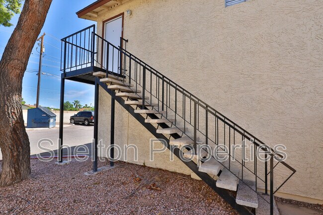 Building Photo - 860 E Brown Rd