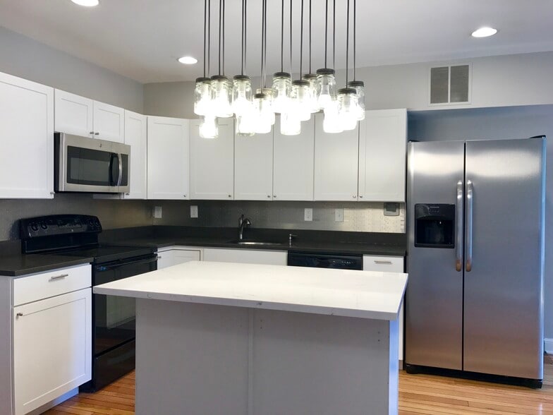 Building Photo - 2526 Queen Annes Ln NW