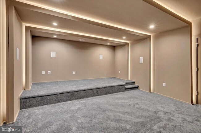 Building Photo - 1100 Balls Hill Rd