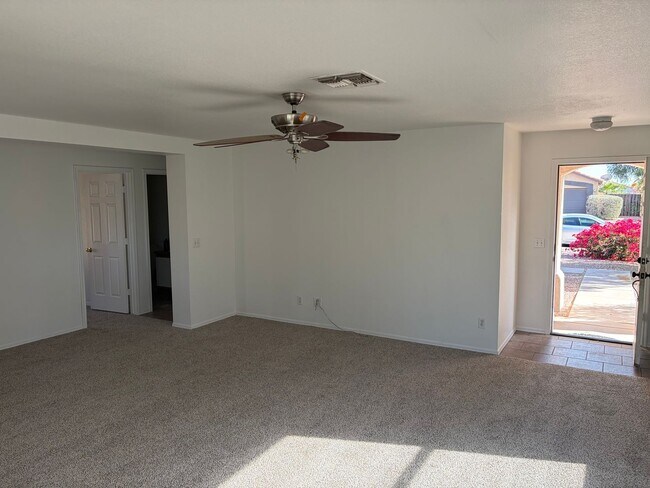 Building Photo - Surprise, Im waiting for you!