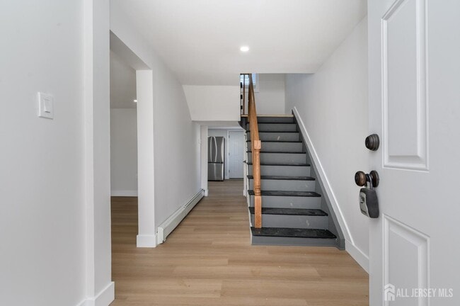 Building Photo - 8 Orchard St