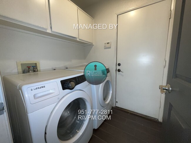 Building Photo - DREAM RENTAL POOL HOME IN RIALTO!!