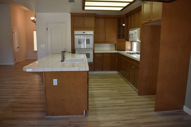 Building Photo - 6310 Diamond Ct