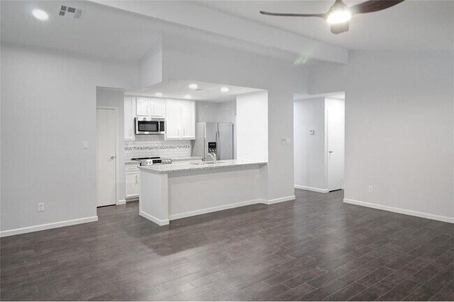 Building Photo - 28 E Brookberry Ct