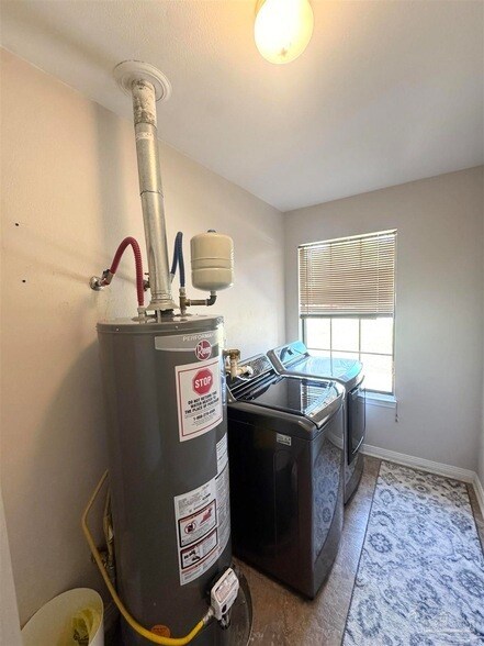 Building Photo - 10936 Oak Valley Dr