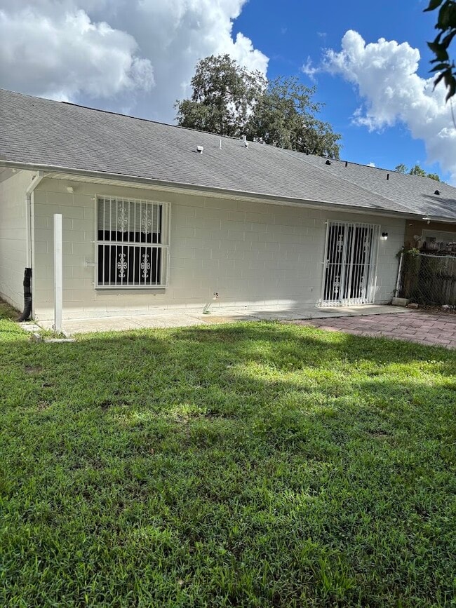 Building Photo - 7122 Blue Earth Ct
