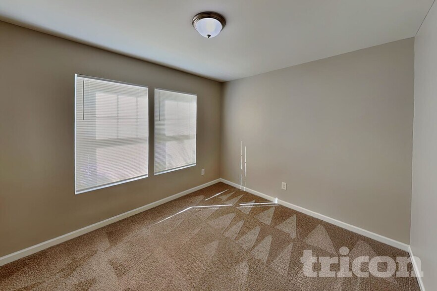 Building Photo - 5633 Idlewild Rd N