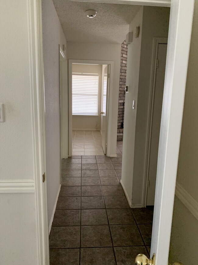 Building Photo - Ready for Move In! A wonderful all brick 1...