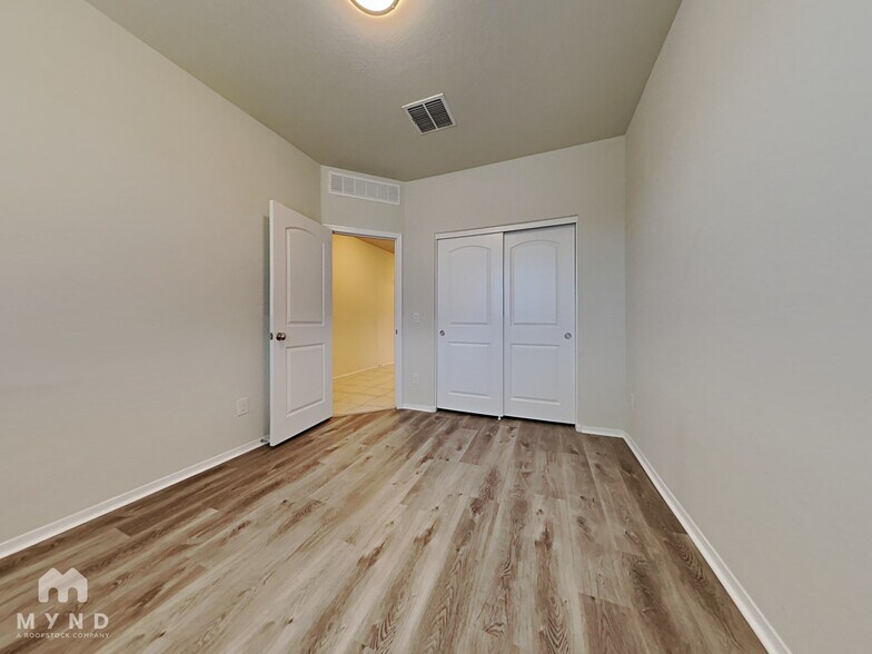 Building Photo - 31000 W Fairmount Ave