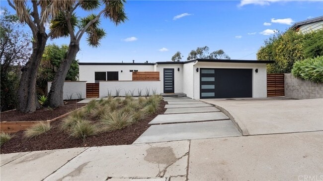 Building Photo - Fabulous Home off of Grand Avenue area ava...