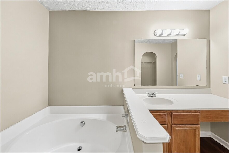 Building Photo - 368 Evergreen Cir