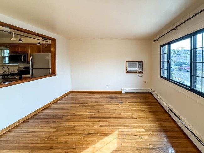 Building Photo - 14 Suburbia Ct