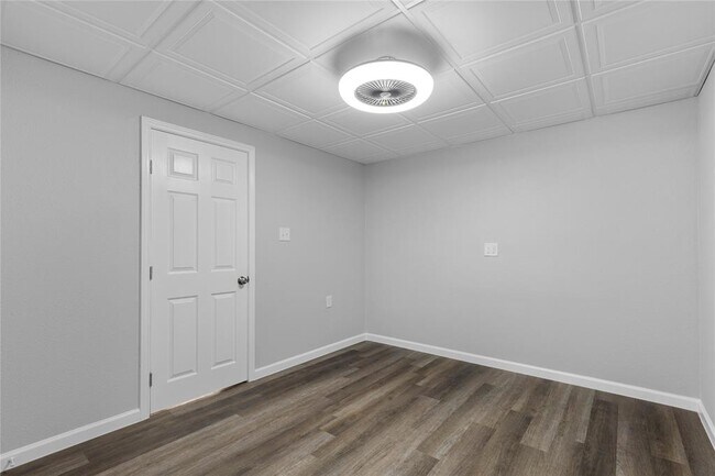 Building Photo - 2101 Mimosa Dr