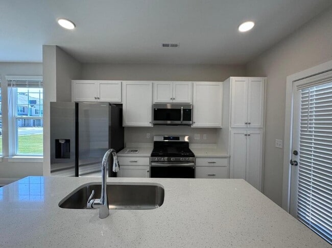 Building Photo - 824 Pryor St