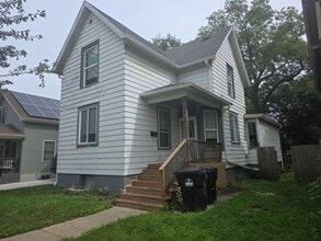 Building Photo - 1435 Villa St