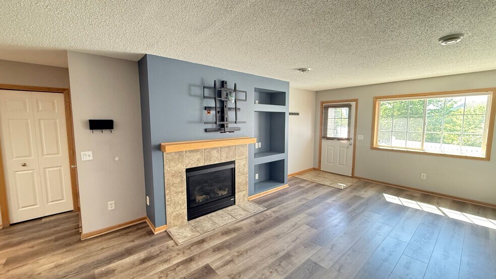 Building Photo - 16486 Elm Creek Ln