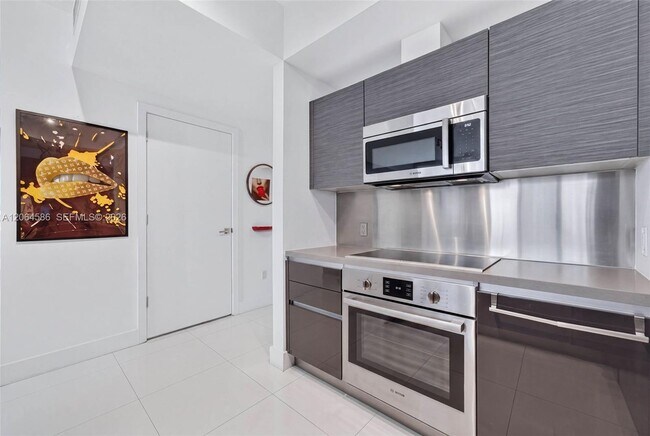 Building Photo - 1080 Brickell Ave