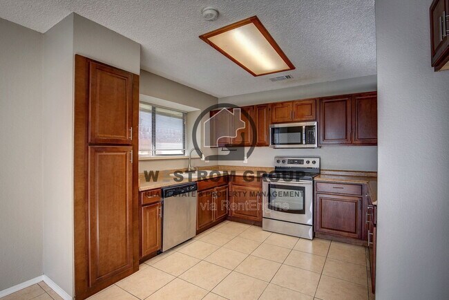 Building Photo - 420 Revolution Ln
