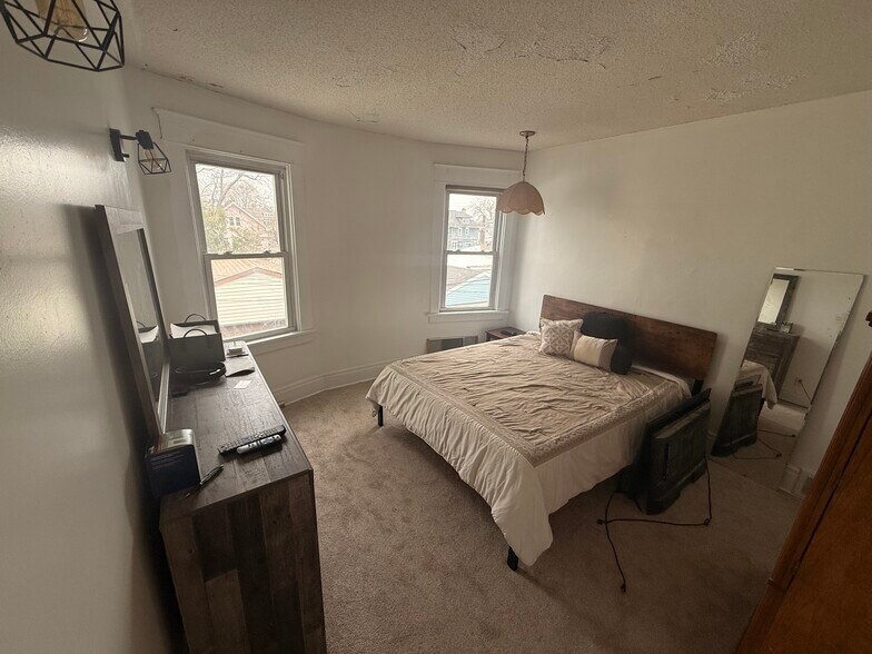 Building Photo - 359 Colvin Ave