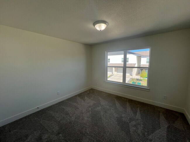 Building Photo - Call Green Oak Property Management to schedule your tour today!