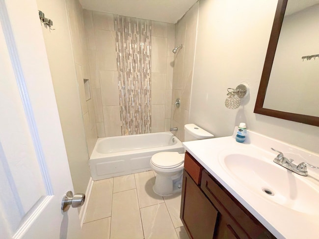 Building Photo - Beautifully Renovated 2 Bed / 1.5 Bath Townhome – Move-In Ready!