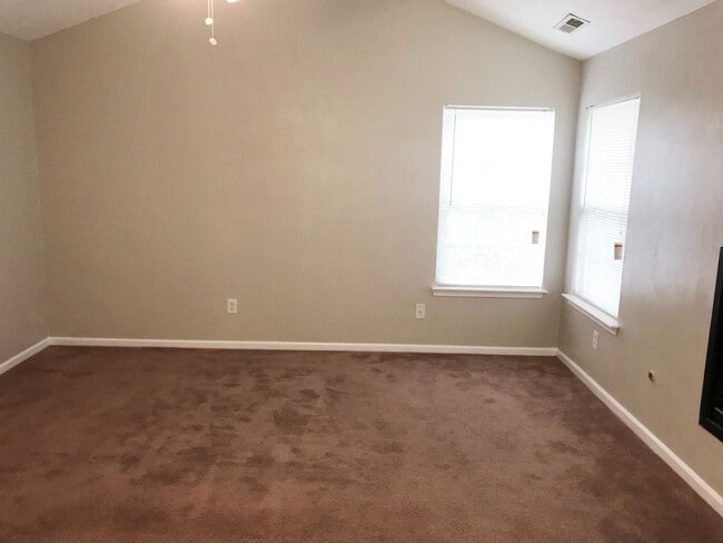 Building Photo - Oakbrooke Meadows