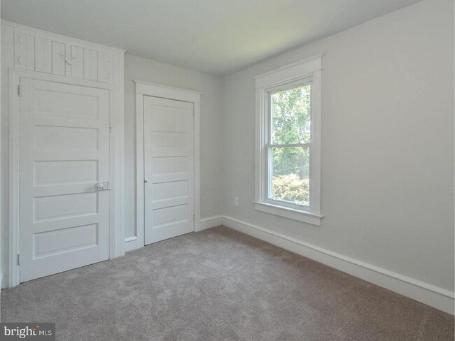 Building Photo - 3804 Louanna Ave
